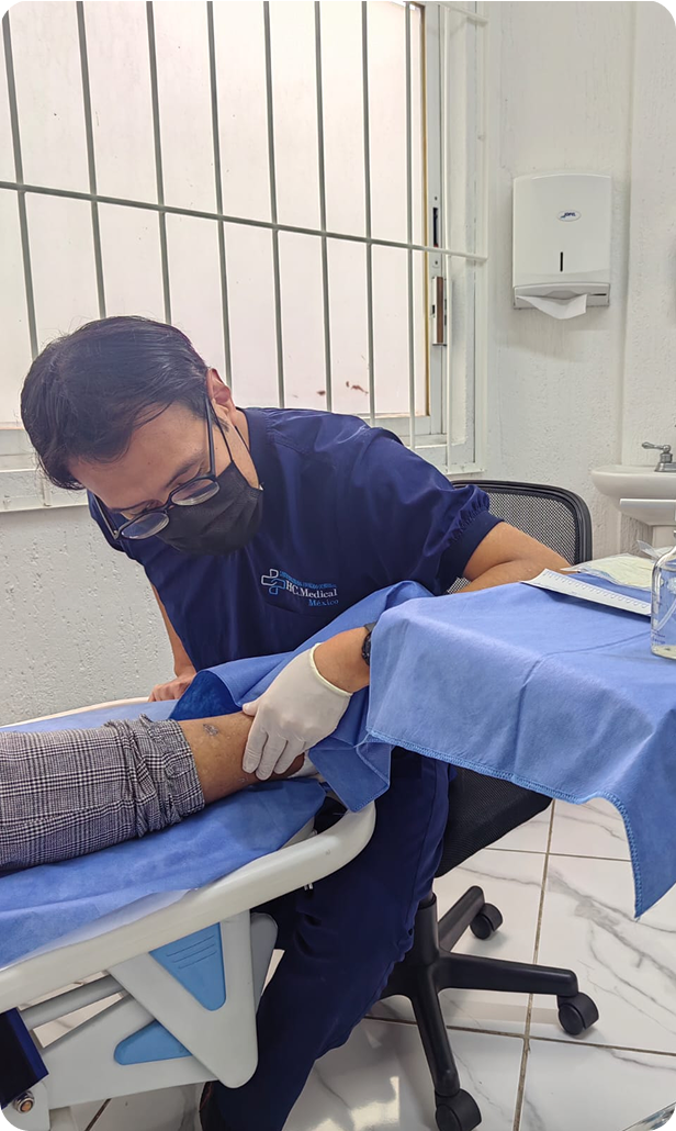 Paciente recibiendo terapia en clínica